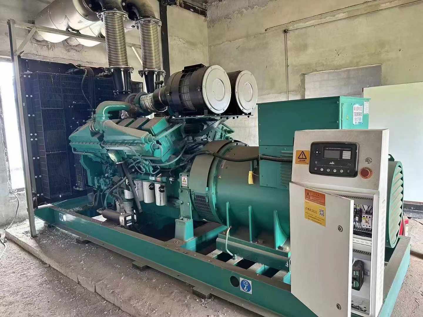 商城无功补偿装置的性能评估需要考虑哪些因素？