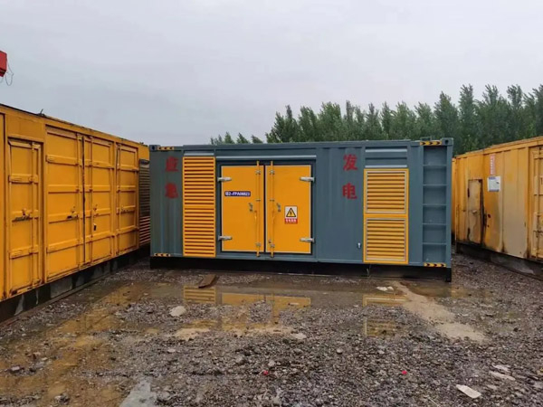 商城柴油发电机如何判断干式空气滤清器是否需要更换？